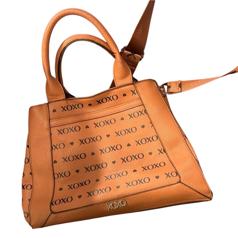 XOXO Purse with detachable strap 🤎🫶🏼